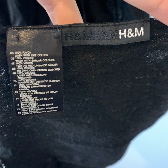 Basic Black Scarf with tassels - Picture 2 of 3